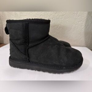 UGG Women's Classic II Mini Boots size 5